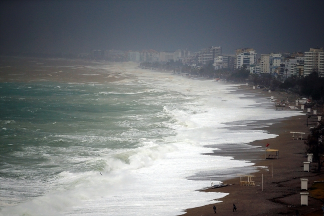 Antalya'da hortum: 2 ölü, 10 yaralı